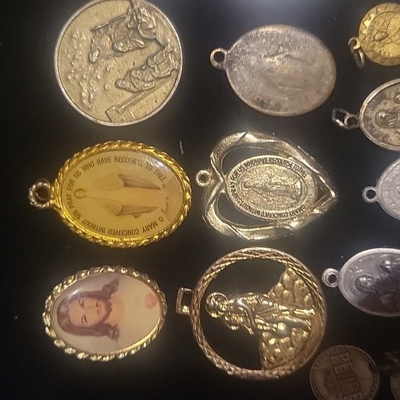 Religious bundle - Picture 2 of 8